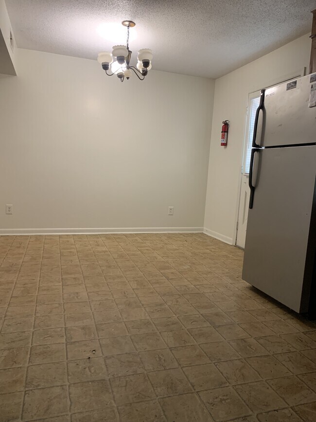 Foto del edificio - 103 S College St