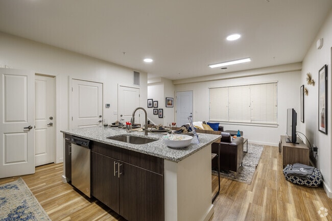 4BR, 4BA - Lakeside Commons Townhomes & Apartments