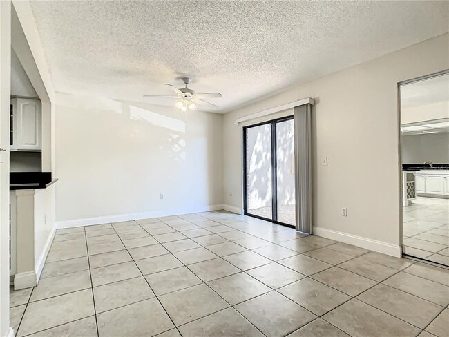 Building Photo - 955 Sunridge Dr