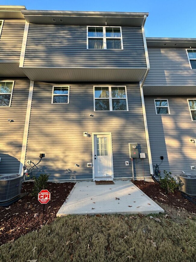 Building Photo - 1104 Pale Moss Dr