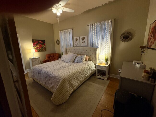 Building Photo - 940 S Cedar St