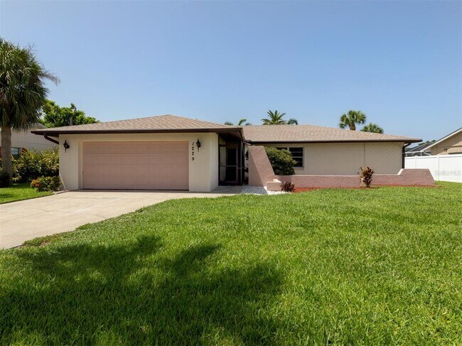 Building Photo - 1229 Lucaya Ave