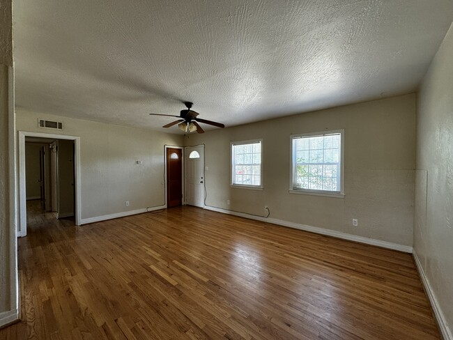 Foto del edificio - 4721 Skyway Ct SW