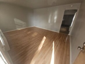 Building Photo - 508 W Maple St