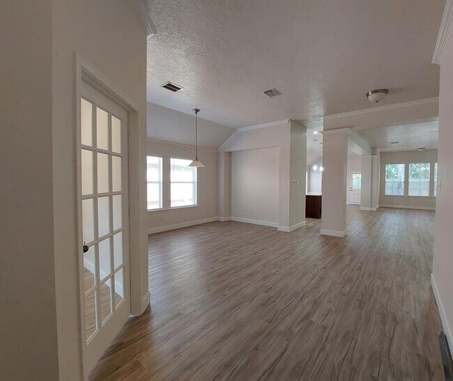 Building Photo - 2506 Kenwood Park Ln