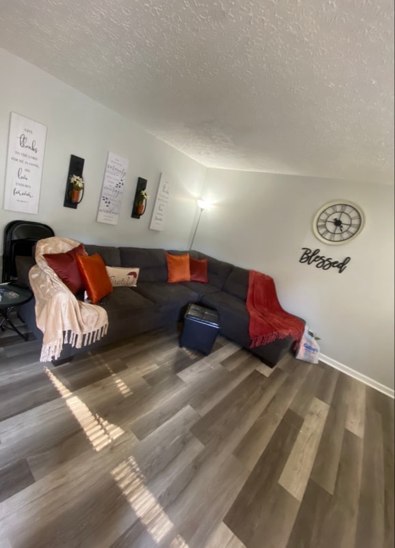 Foto del edificio - 8022 Timberlake Rd