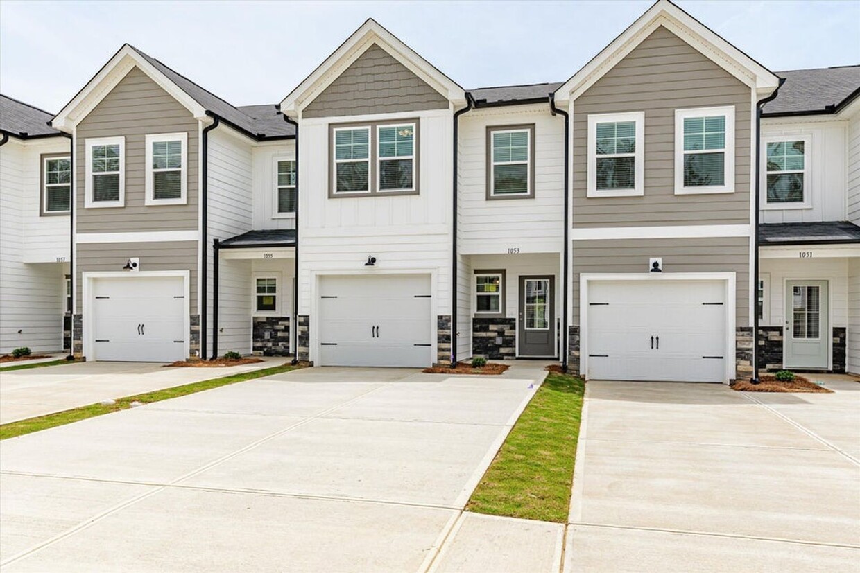 Foto principal - 230 Linsmore Avenue-Canterbury Farms