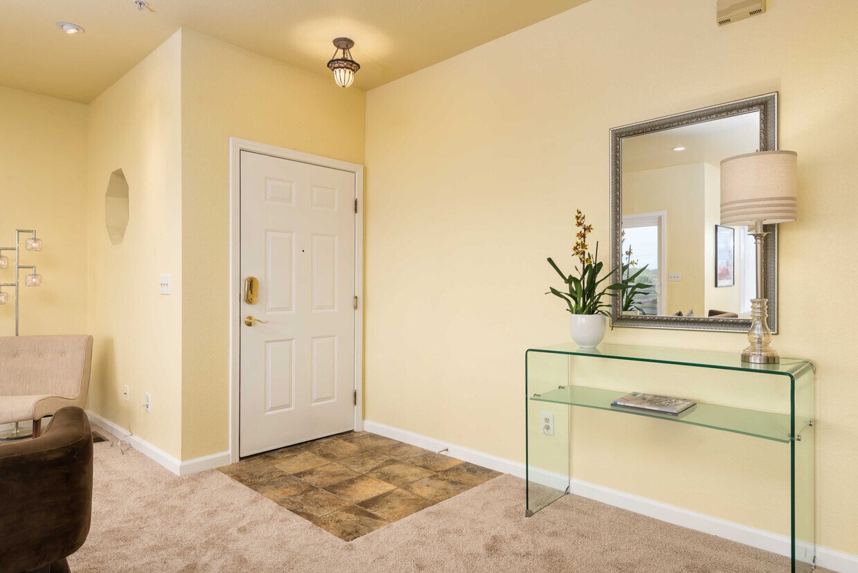Foto principal - 523 Green Ridge Dr