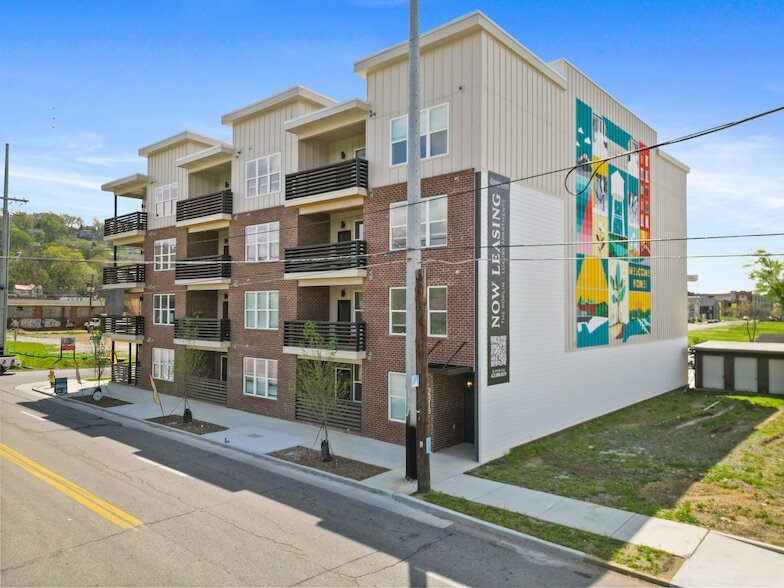 Foto principal - 2318 E Main St