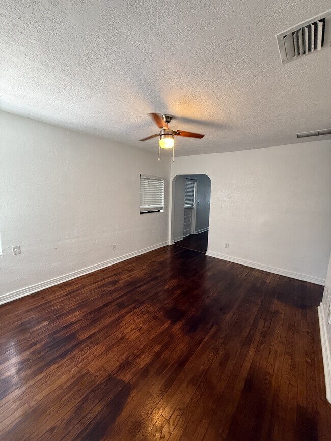 Foto del edificio - 1415 Asher Ln