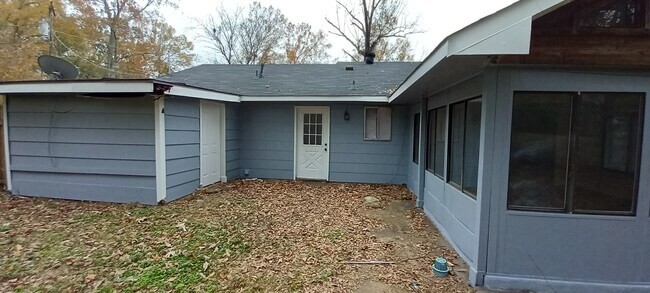Building Photo - 1815 Hospital Dr