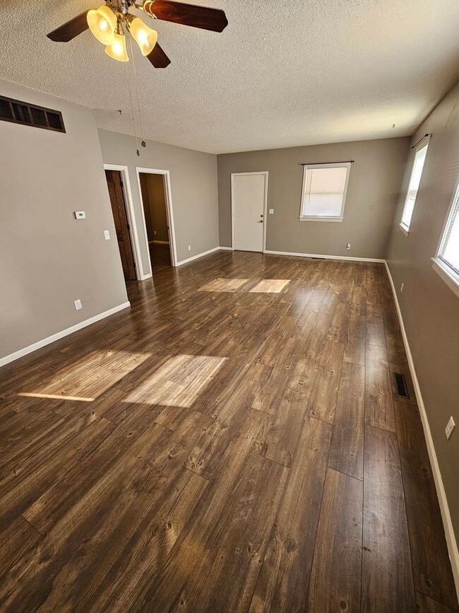 Foto del edificio - 1118 N Adams St