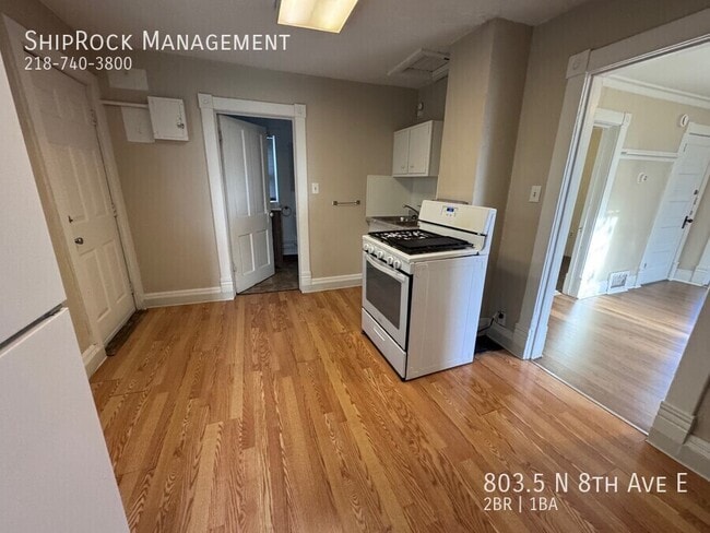 Building Photo - 803.5 N 8th Ave E