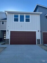 Building Photo - 416 N Tessa Ave