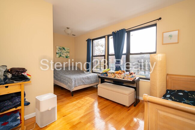 Foto del edificio - 3205 Broadway