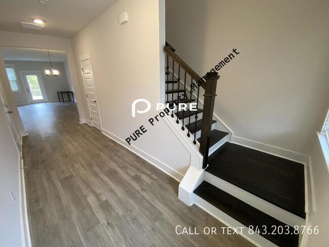 Building Photo - 3 bed 2.5 bath available now!!! North Char...