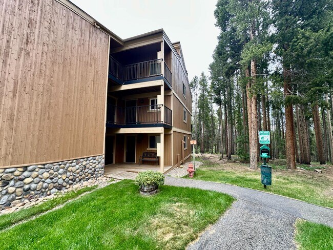 Foto del edificio - 702 Village Rd