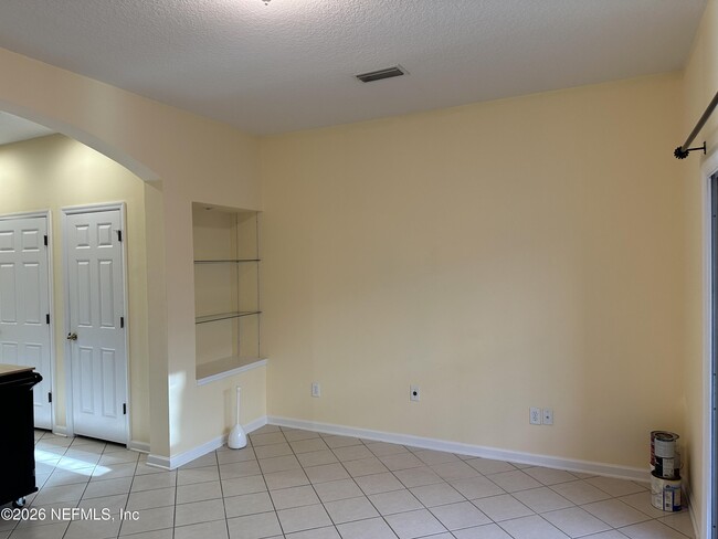 Building Photo - 12997 Sunset Lake Dr