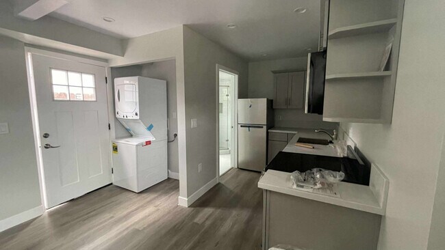 Foto del edificio - 24414 1/2 Senator Ave