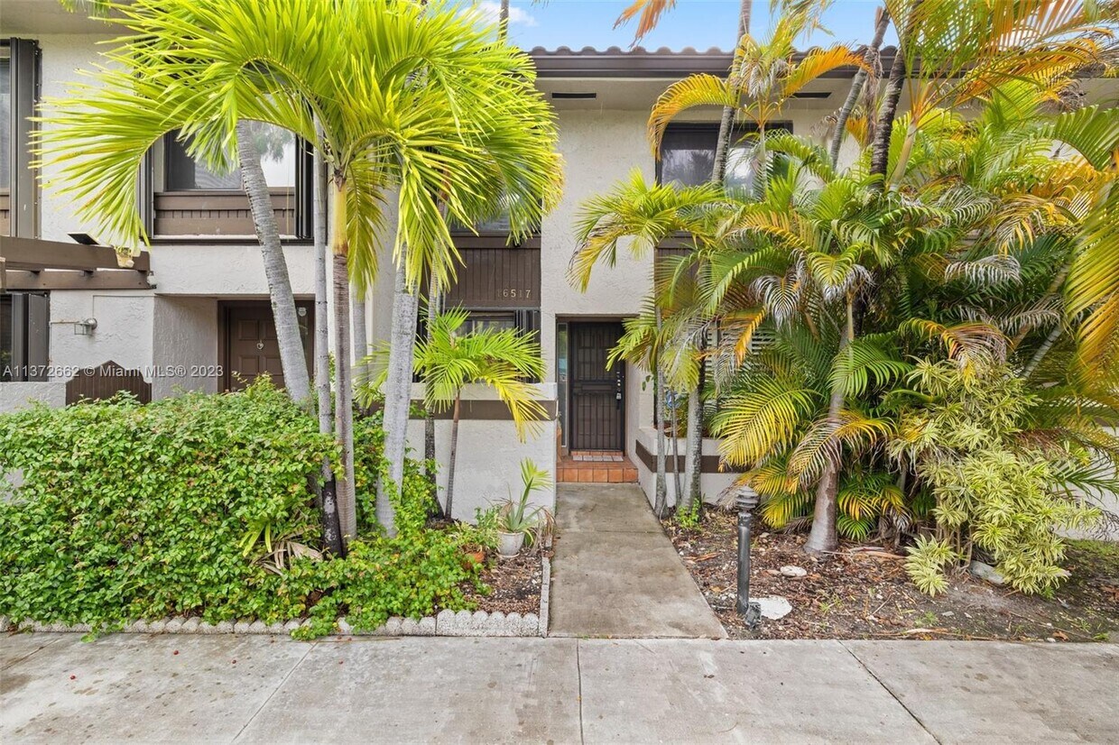 16517 NE 26th Pl, North Miami Beach, FL 33160 Townhome Rentals in