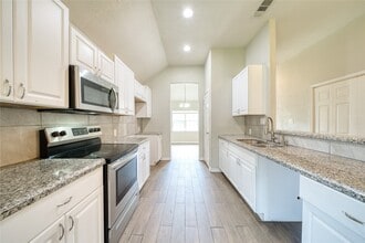 Building Photo - 319 Dreamland Ave