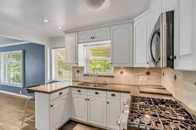 Foto del edificio - Exceptional 4-Bedroom Home in Prime Sugar House Location!