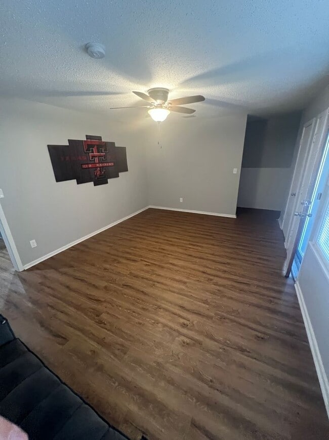 Building Photo - Pre Leasing for Fall 2026!! 4/3 in Medical District!