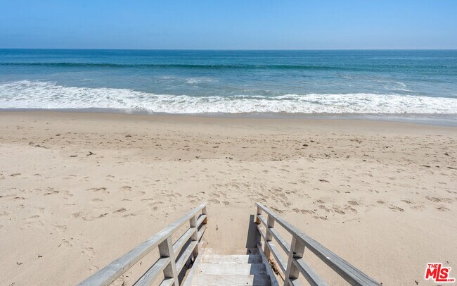 Foto del edificio - 23450 Malibu Colony Rd