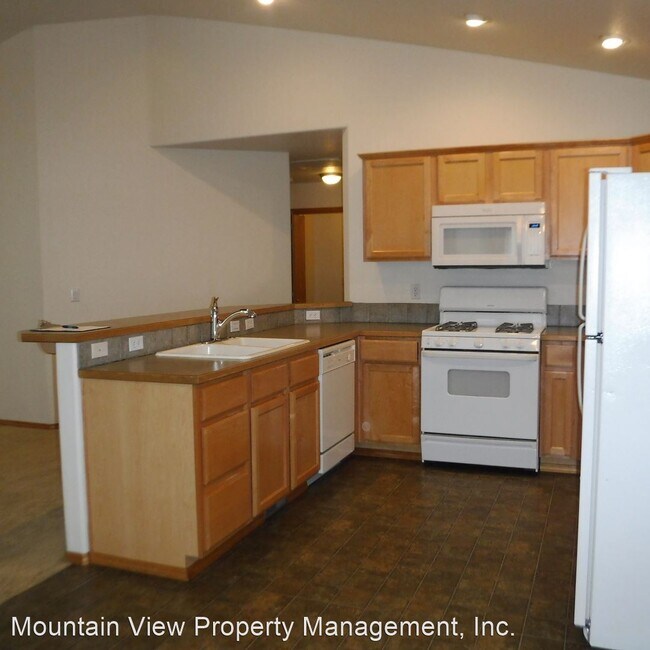 Building Photo - 3 br, 2 bath House - 20591 Conifer Avenue