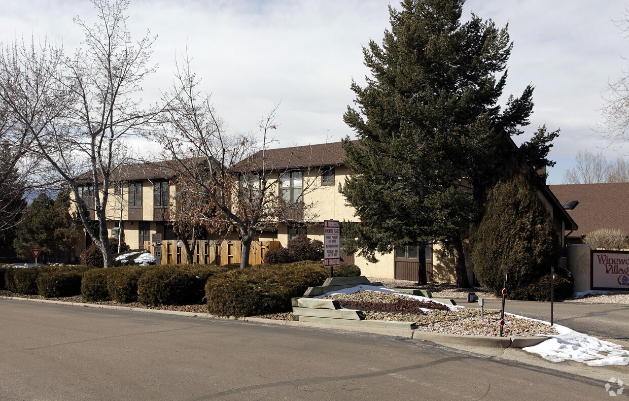 Foto del edificio - Winewood Village Condo