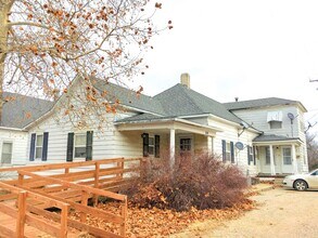 Building Photo - 114 N Plum St