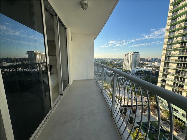 Foto del edificio - 1750 N Bayshore Dr