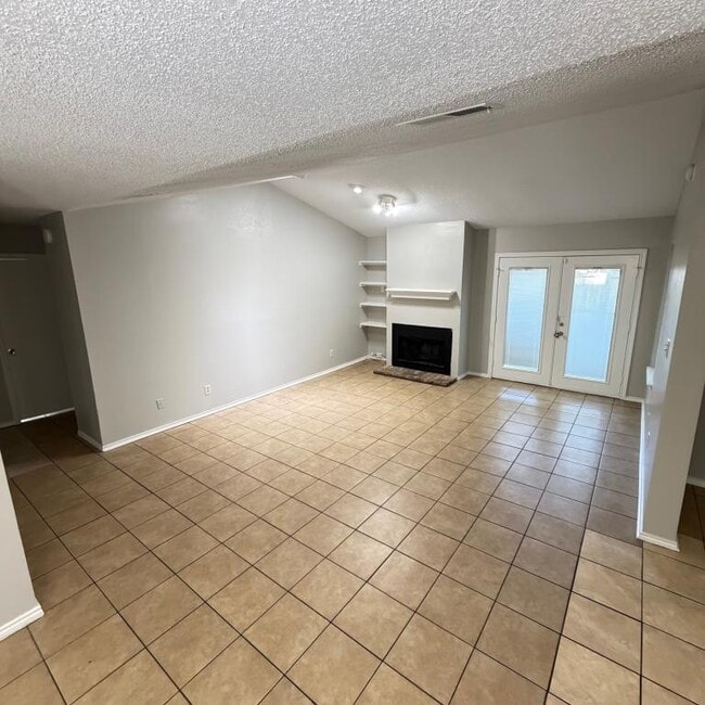 Photo - 2640 Glenmore Dr House