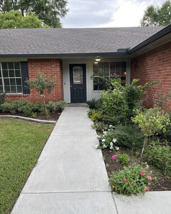 Building Photo - 17551 Compass Rose Cir