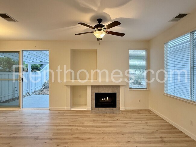 Foto del edificio - 9456 Compass Point Dr S