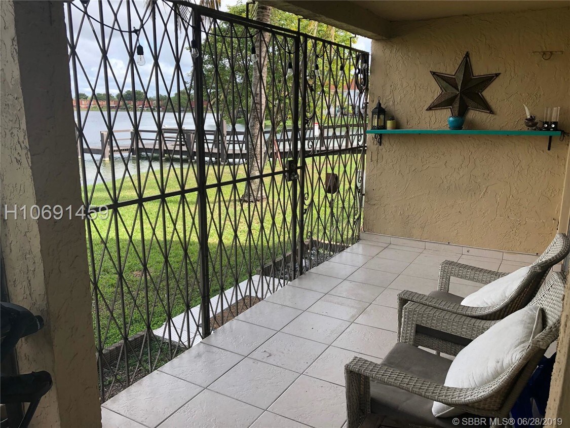 Foto principal - 301 NW 109th Ave