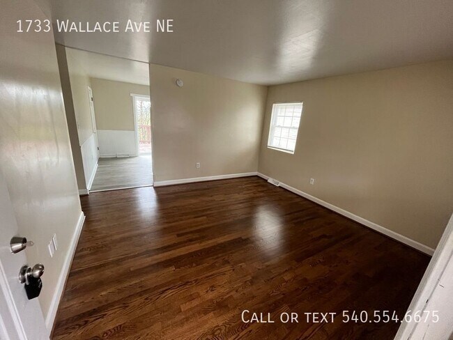 Building Photo - 1733 Wallace Ave NE