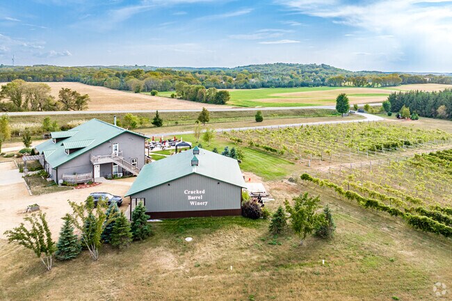 Cracked Barrel Winery offers a country feel with sophisticated wines.