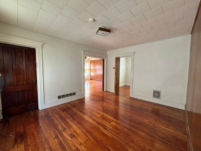 Building Photo - 916 Brayton Park Pl