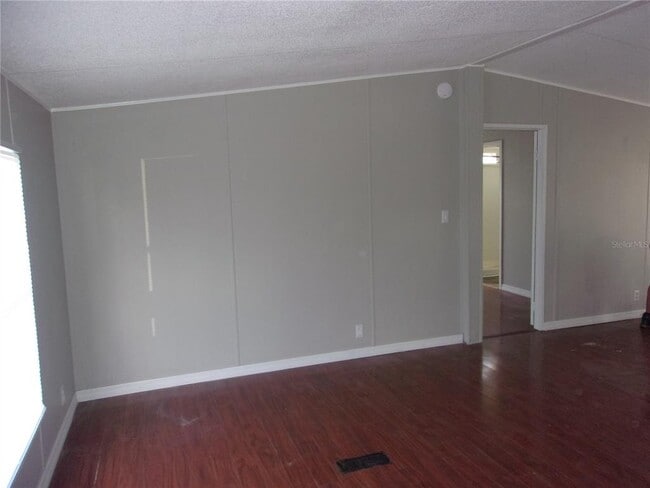Building Photo - 14914 Diagonal Rd