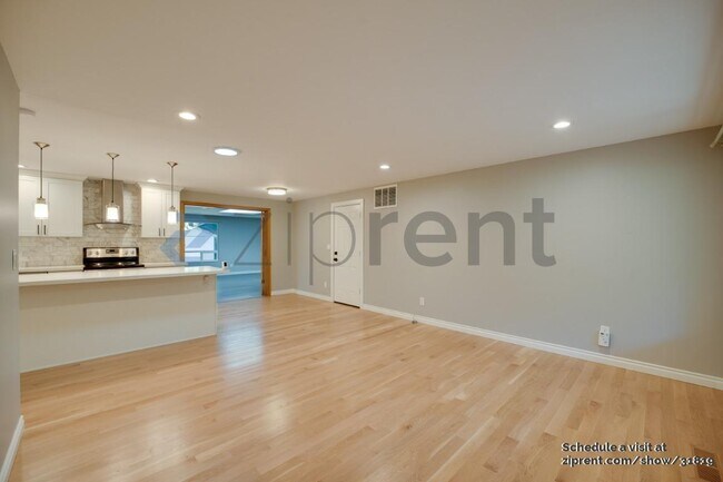 Building Photo - 13044 111th Ave NE
