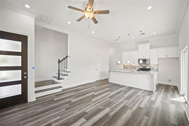 Building Photo - 3415 Redbud St