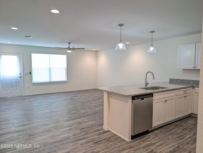 Foto del edificio - 819 NE 10th St