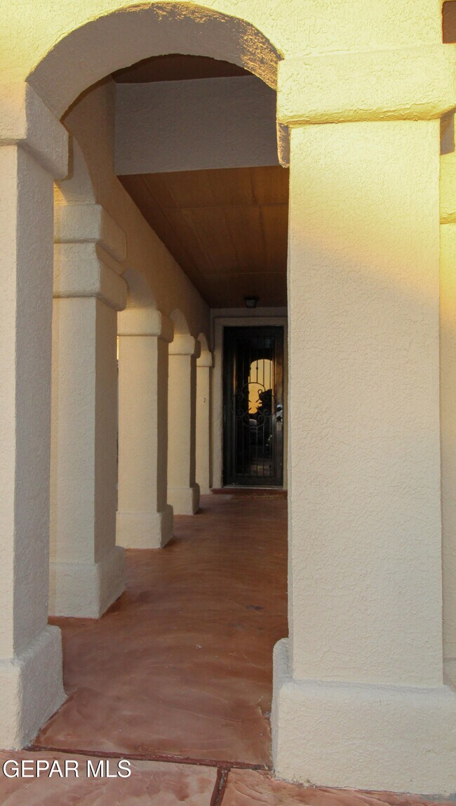 Foto del edificio - 2216 Amber Point Pl