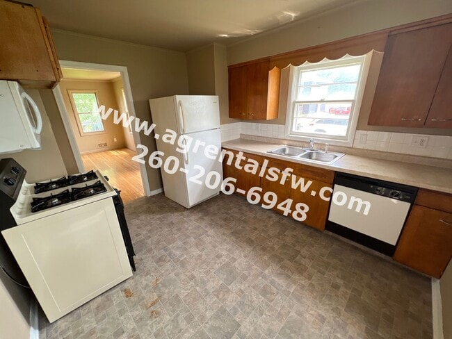 Building Photo - 325 Dalgren Ave