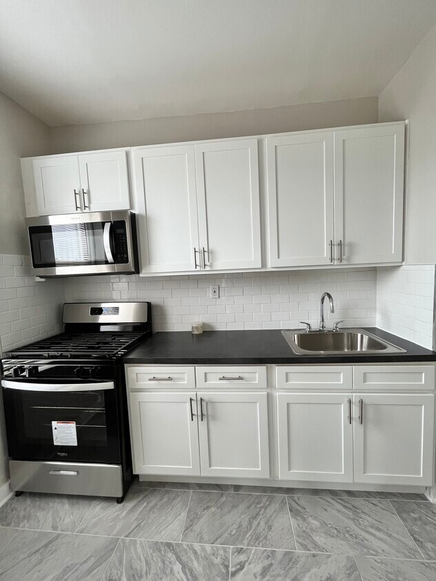 9 Bentley Ave 14 - 13 Bentley Ave