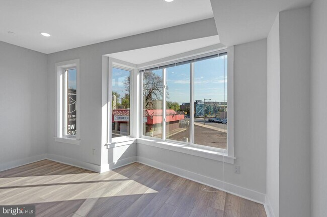 Building Photo - 2208 Ridge Ave