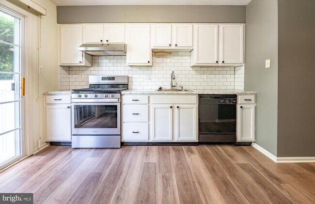 Building Photo - 1208 Delancey Way