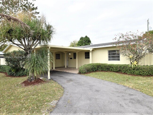 Foto del edificio - 9831 Colonial Dr