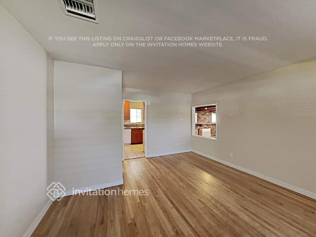 Foto del edificio - 8451 Murietta Ave